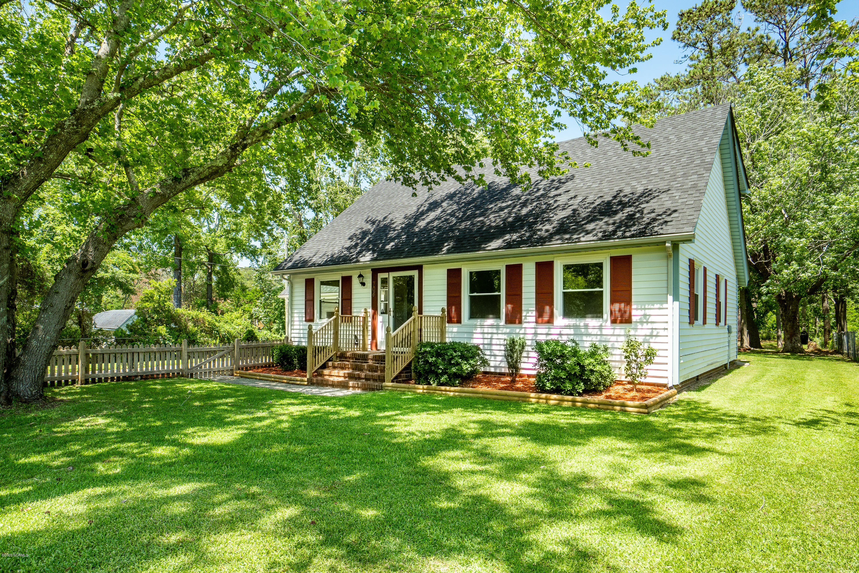704 Friendly Road Morehead City, NC 28557 - Photo 4 of 37 Front View