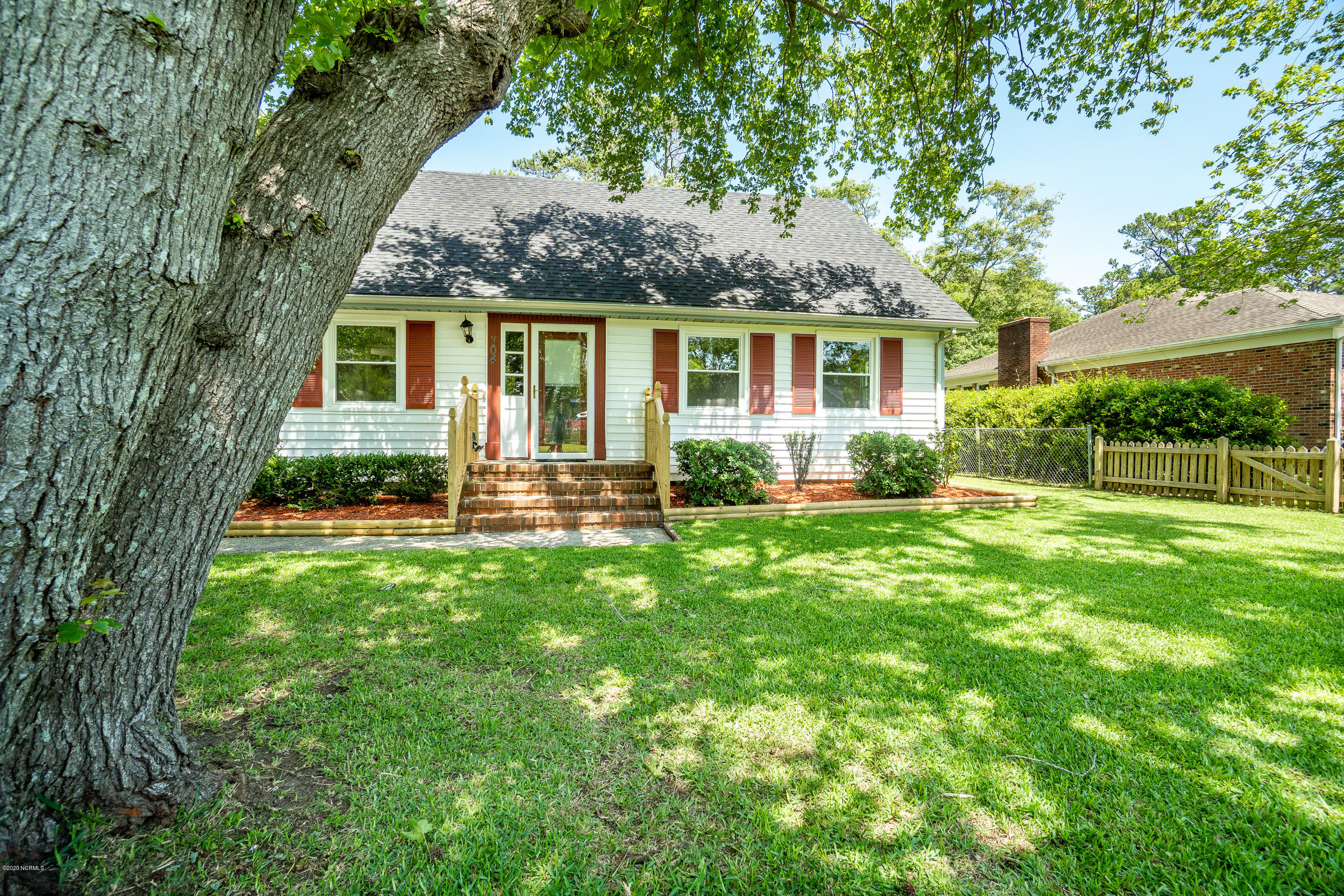 704 Friendly Road Morehead City, NC 28557 - Photo 5 of 37 Front View