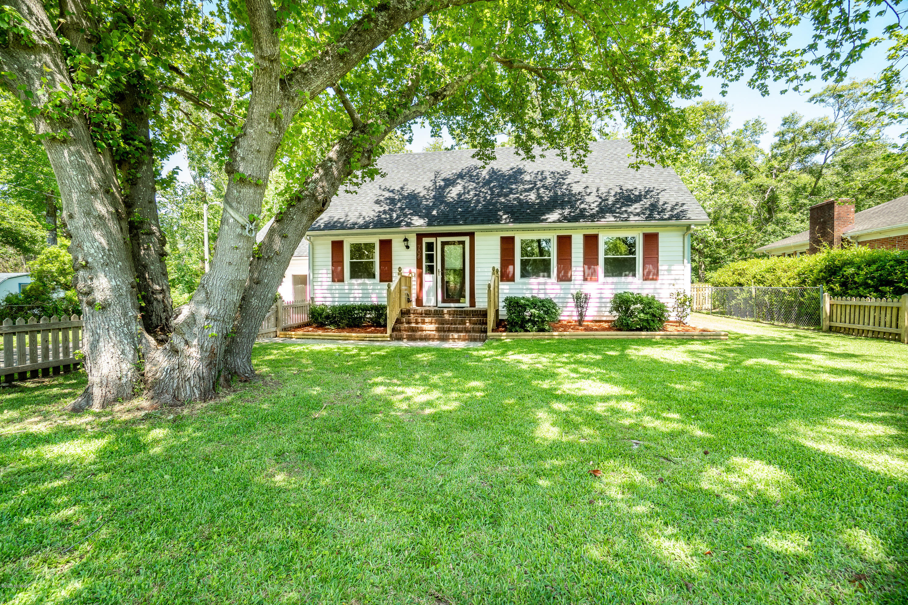 704 Friendly Road Morehead City, NC 28557 - Photo 6 of 37 Front View