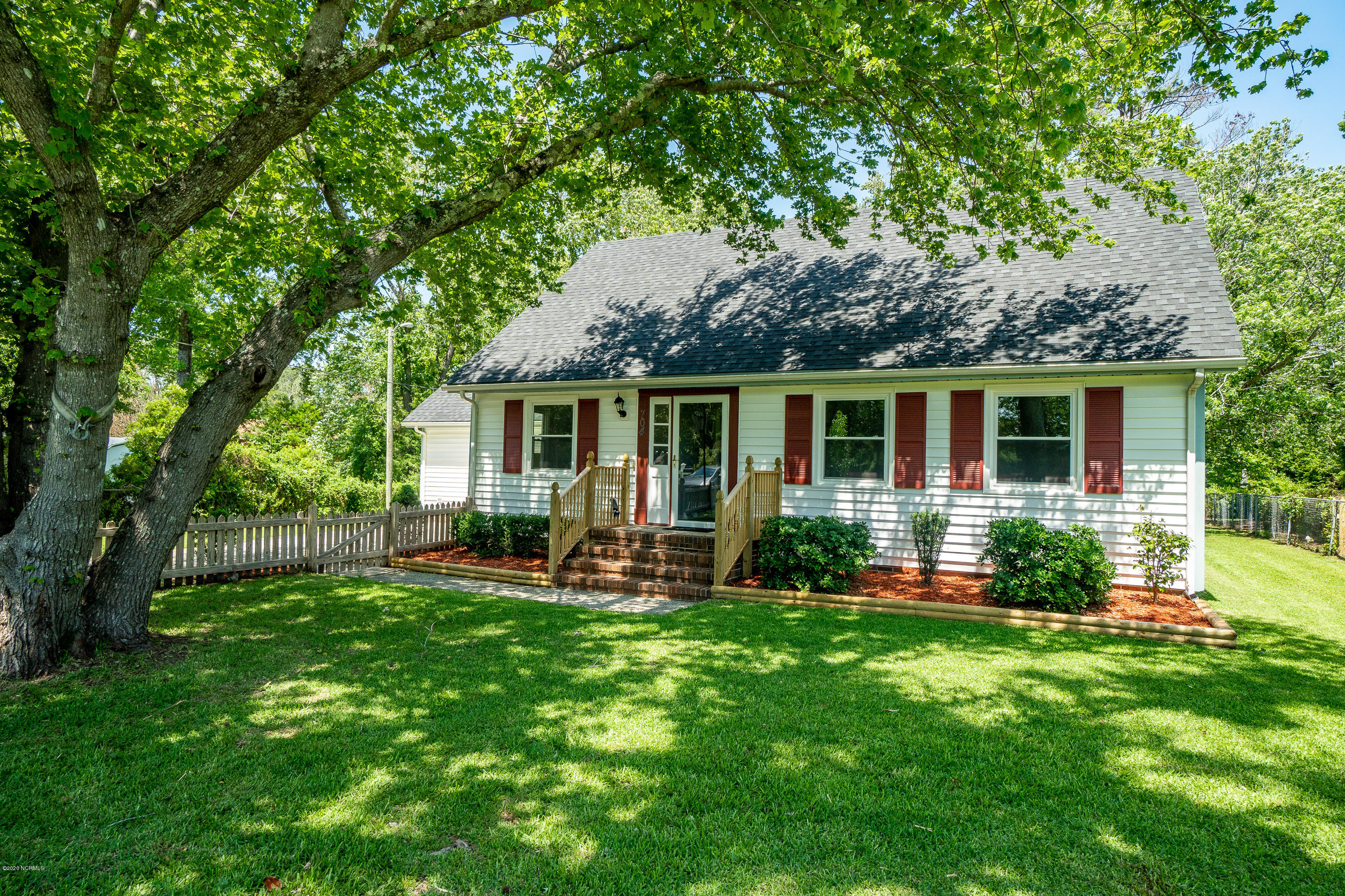 704 Friendly Road Morehead City, NC 28557 - Photo 7 of 37 Front View
