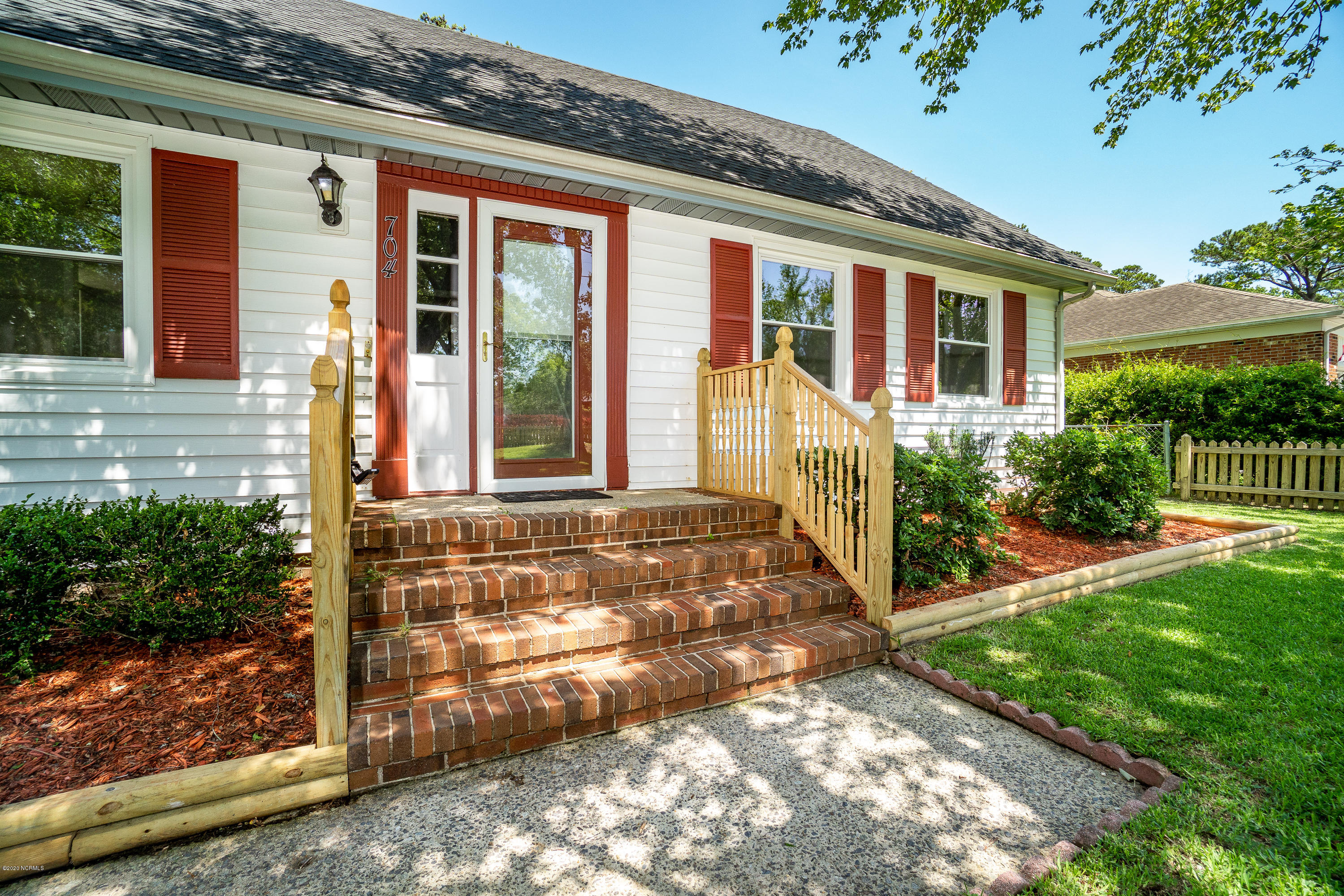 704 Friendly Road Morehead City, NC 28557 - Photo 8 of 37 Front entrance View