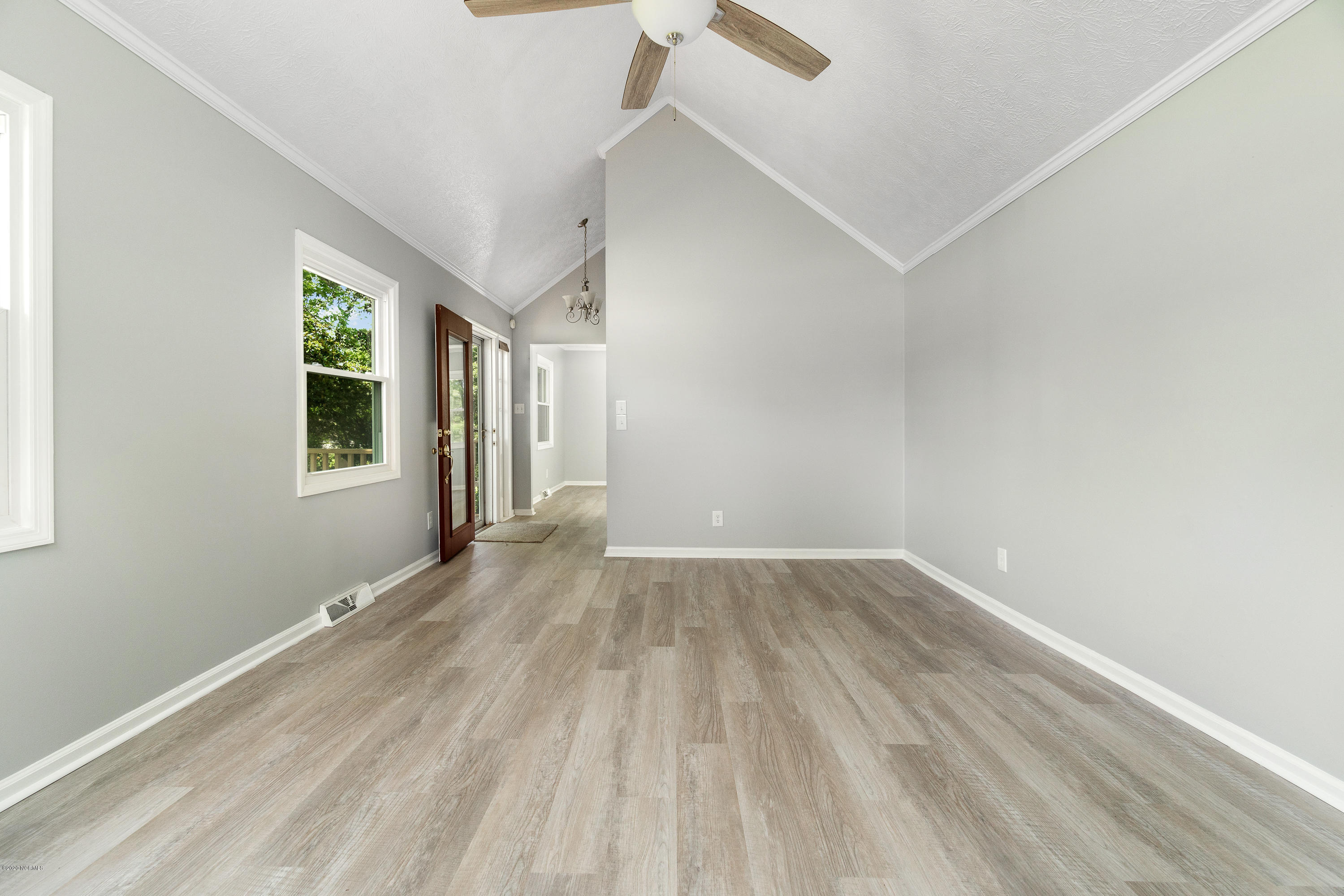 704 Friendly Road Morehead City, NC 28557 - Photo 10 of 37 Great room View