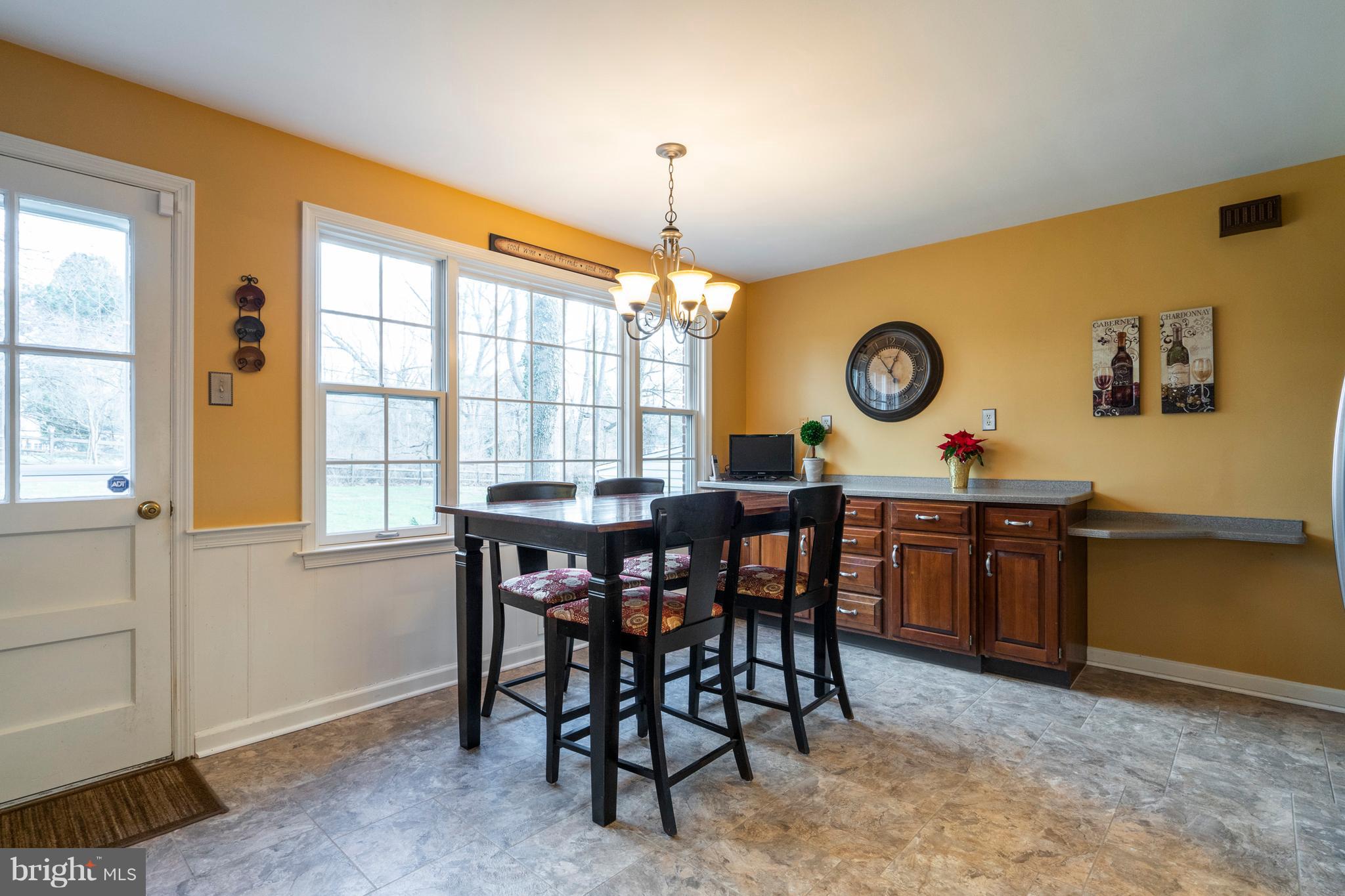 1635 Thomas Road Wayne, PA 19087 - Photo 11 of 31 Kitchen eating area with side bar