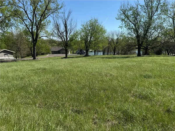 $15,000 | 2500 Lake Viking Terrace, Gallatin, MO 64640