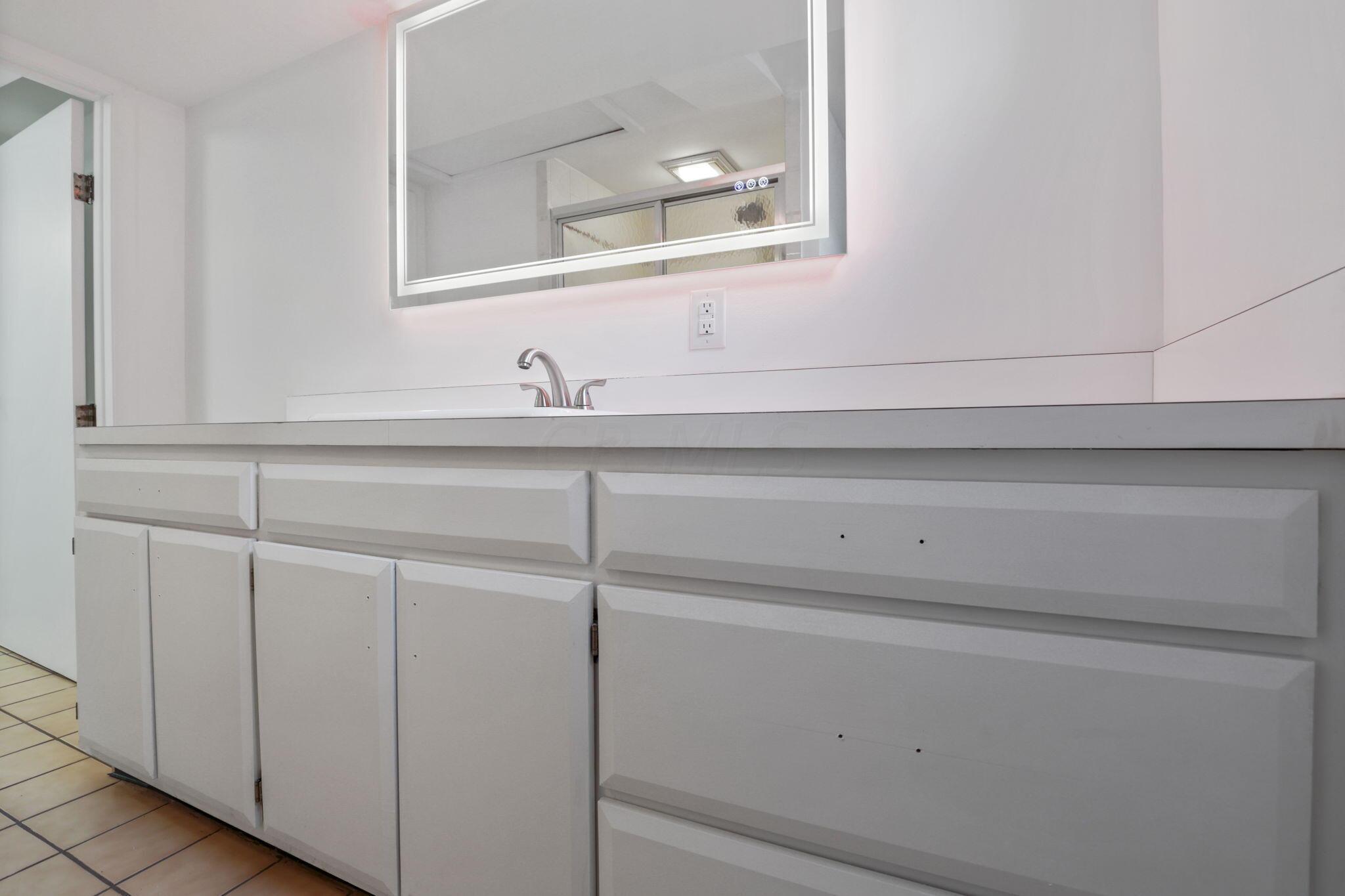 2663 Charing Road, Unit C Columbus, OH 43221 - Photo 23 of 30 55-web-or-mls-0N4A6077