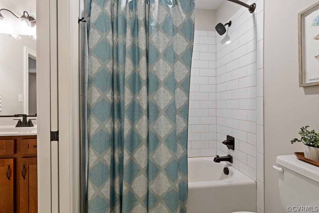 3033 Millmount Lane Powhatan, VA 23139 - Photo 38 of 49 a bathroom with a bathtub and shower
