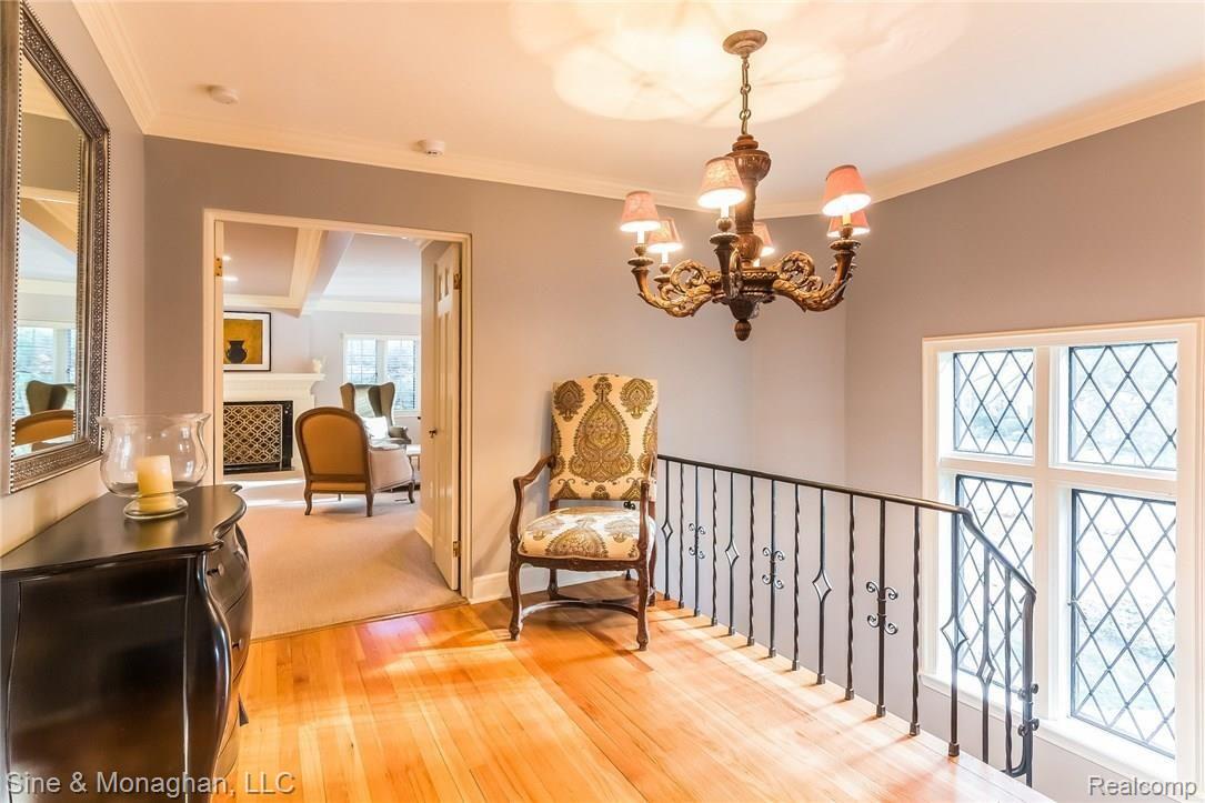 72 Touraine Road Grosse Pointe, MI 48236 - Photo 32 of 69 033-Landing-3435709-medium.jpg