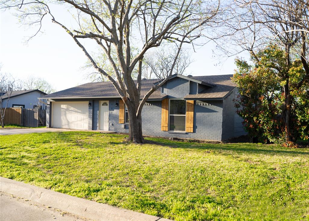 807 Crockett Street Midlothian, TX 76065 - Photo 1 of 27