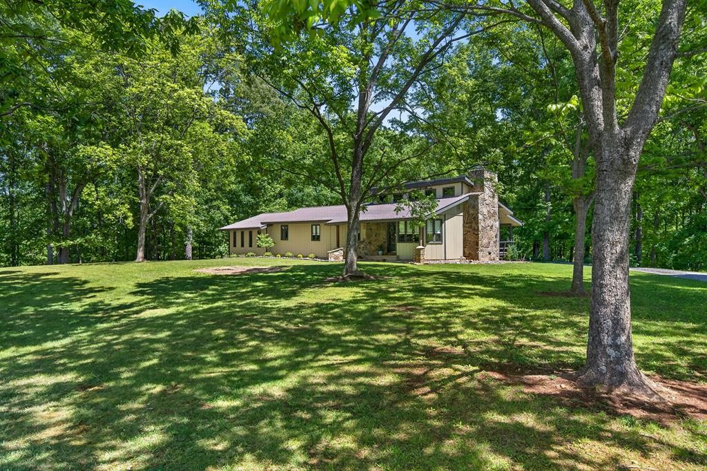 143 Griffintown Road Sparta, TN 38583 - Photo 2 of 35 a front view of a house with a yard