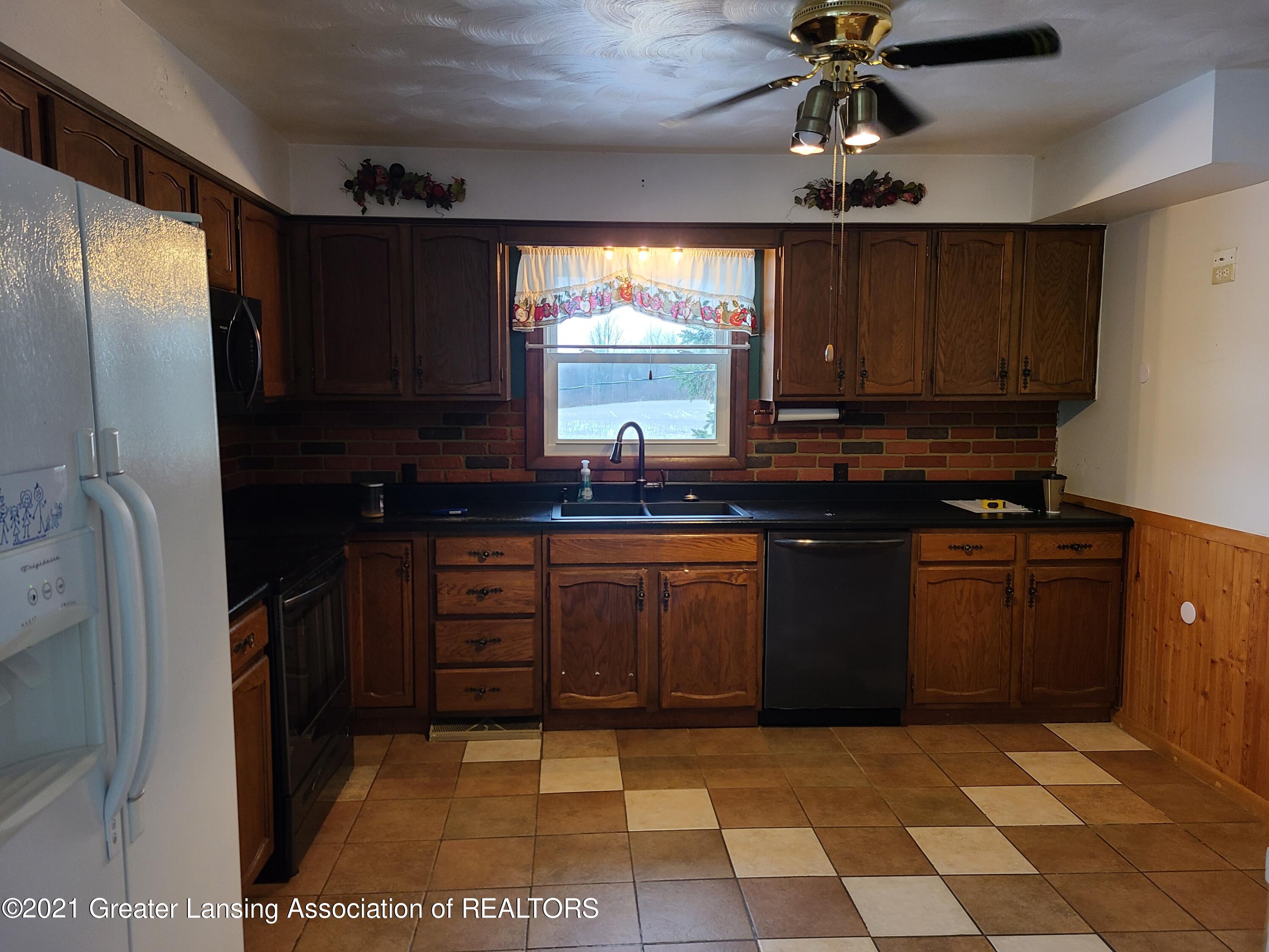 530 South Stine Road Charlotte, MI 48813 - Photo 20 of 27 20211127_133914