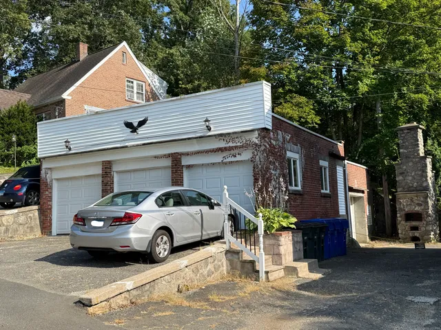 a view of a car park in front of house