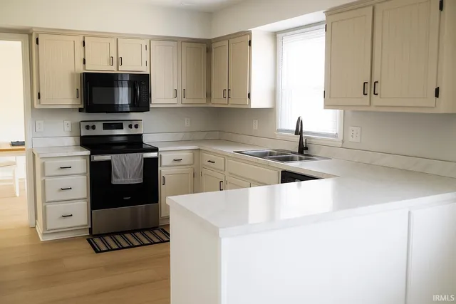 $324,500 | 3130 Bellshire Way, Fort Wayne, IN 46815