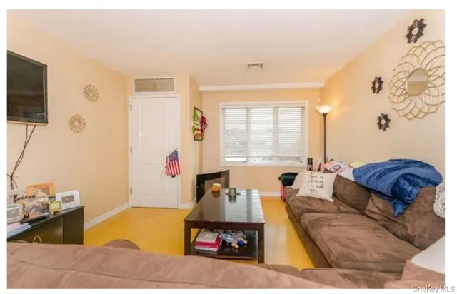 $568,888 | 1490 Outlook Avenue, Unit 1A | Spencer Estates