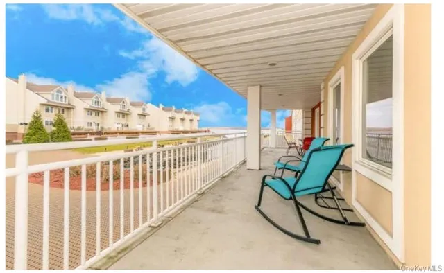 $568,888 | 1490 Outlook Avenue, Unit 1A | Spencer Estates