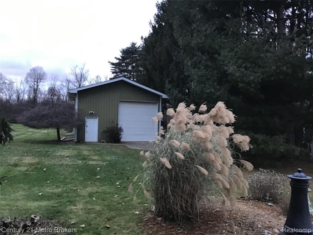 2402 Utley Road Flint, MI 48532 - Photo 37 of 40