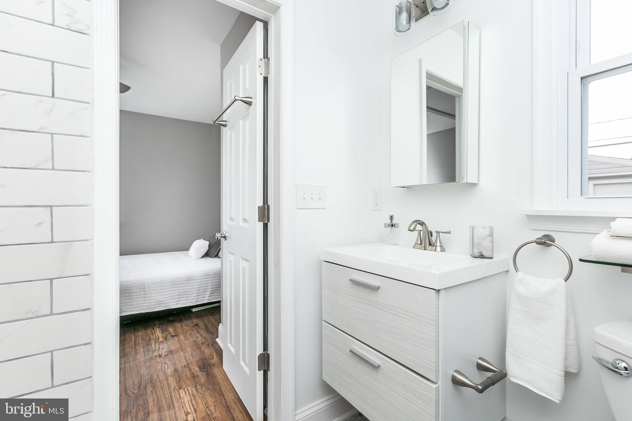 1710 Leslie Road Baltimore, MD 21222 - Photo 18 of 33 Full bathroom adjoins bedrooms