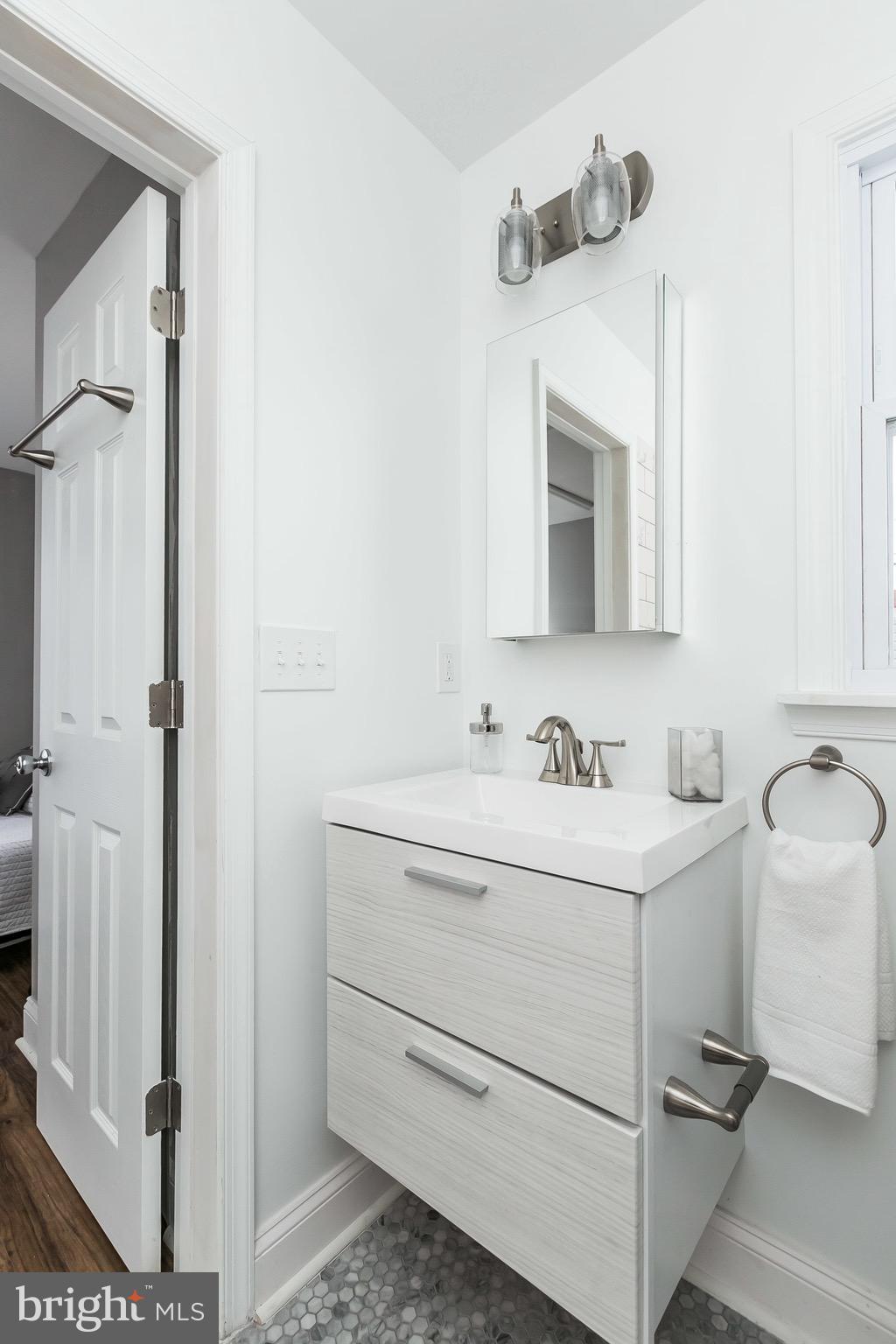 1710 Leslie Road Baltimore, MD 21222 - Photo 19 of 33 Custom vanity