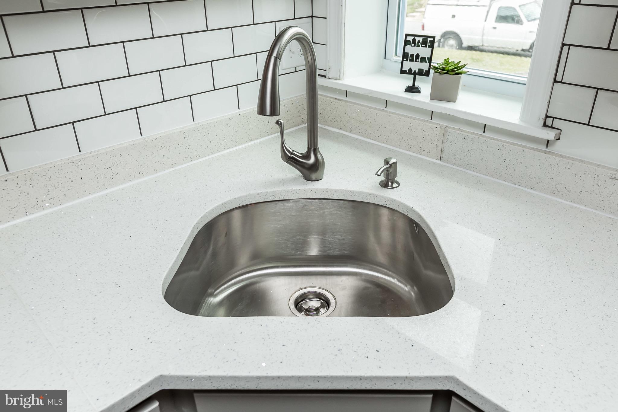 1710 Leslie Road Baltimore, MD 21222 - Photo 8 of 33 Quartz countertops