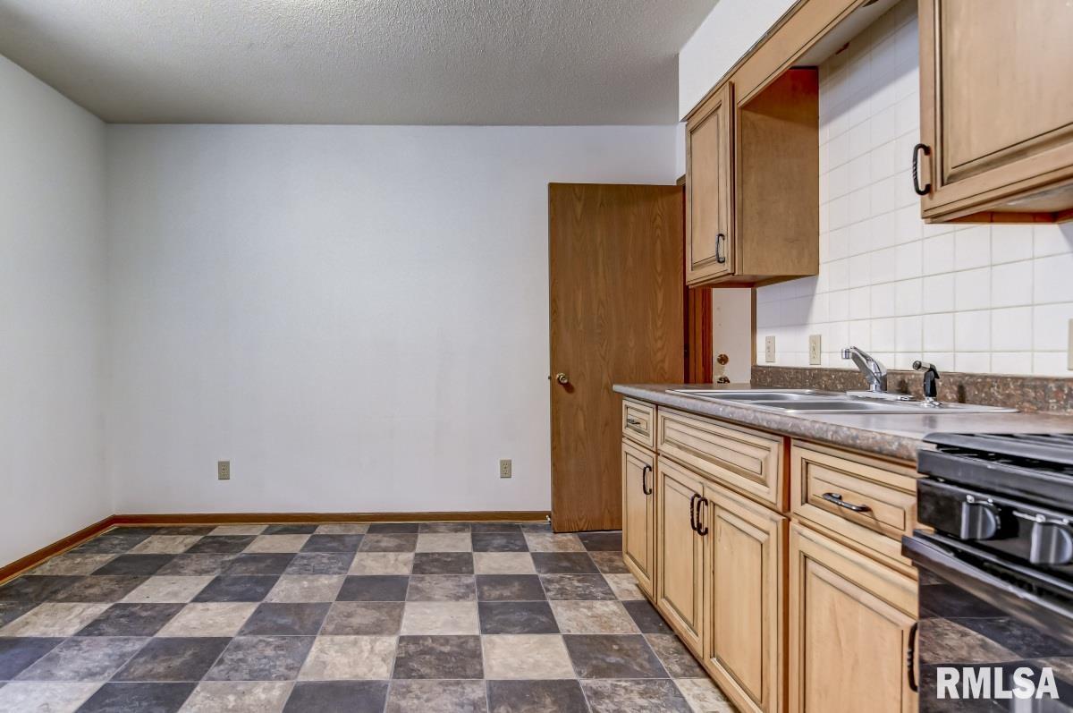 1809 North 20th Street Springfield, IL 62702 - Photo 9 of 29