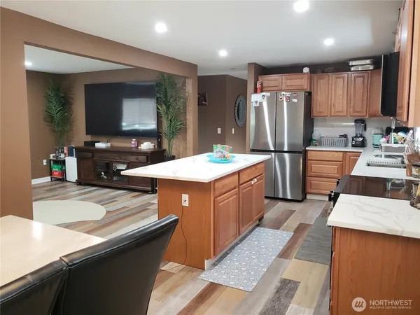 $230,000 | 19522 5th St Court East, Unit 9, Lake Tapps, WA 98391