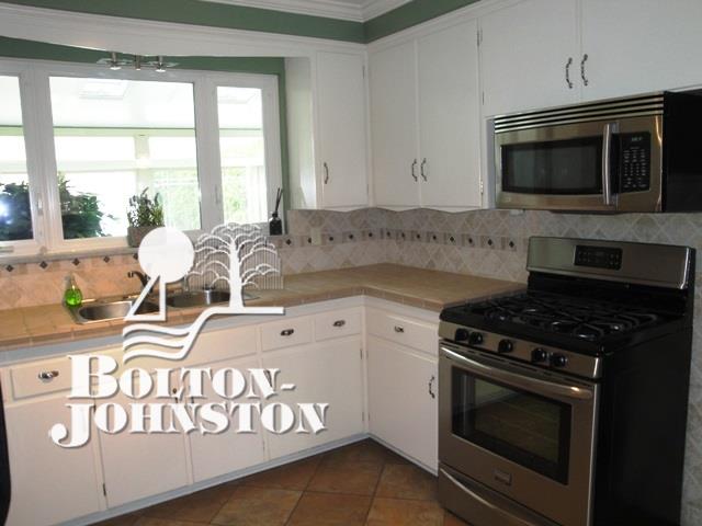 1932 Broadstone Road Grosse Pointe Woods, MI 48236 - Photo 9 of 23