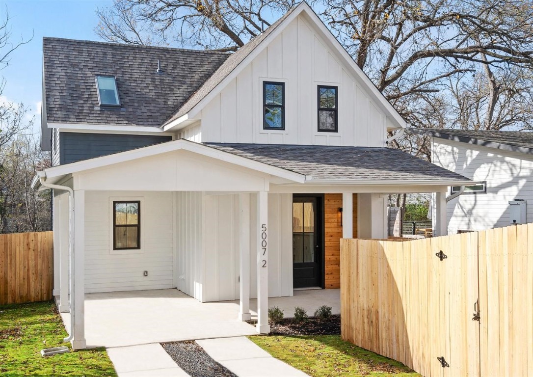 a view of house with backyard porch and furniture