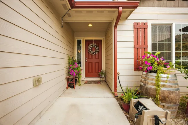 a view of a entryway door of the house