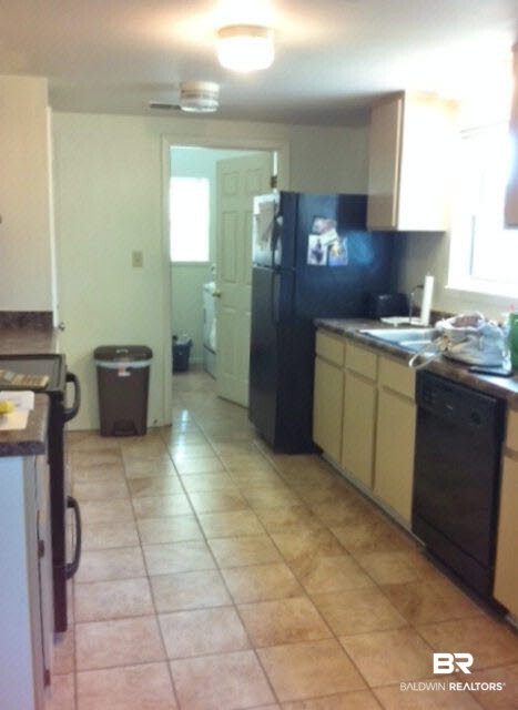 426 Cedar Court Foley, AL 36535 - Photo 4 of 9 Kitchen