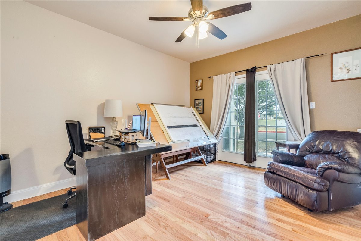1077 Fairway Kyle, TX 78640 - Photo 19 of 40 a living room with furniture and a flat screen tv