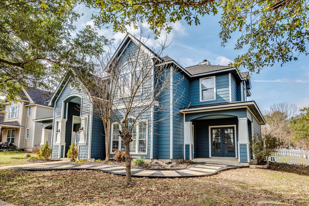 1077 Fairway Kyle, TX 78640 - Photo 2 of 40 a front view of a house with a garden