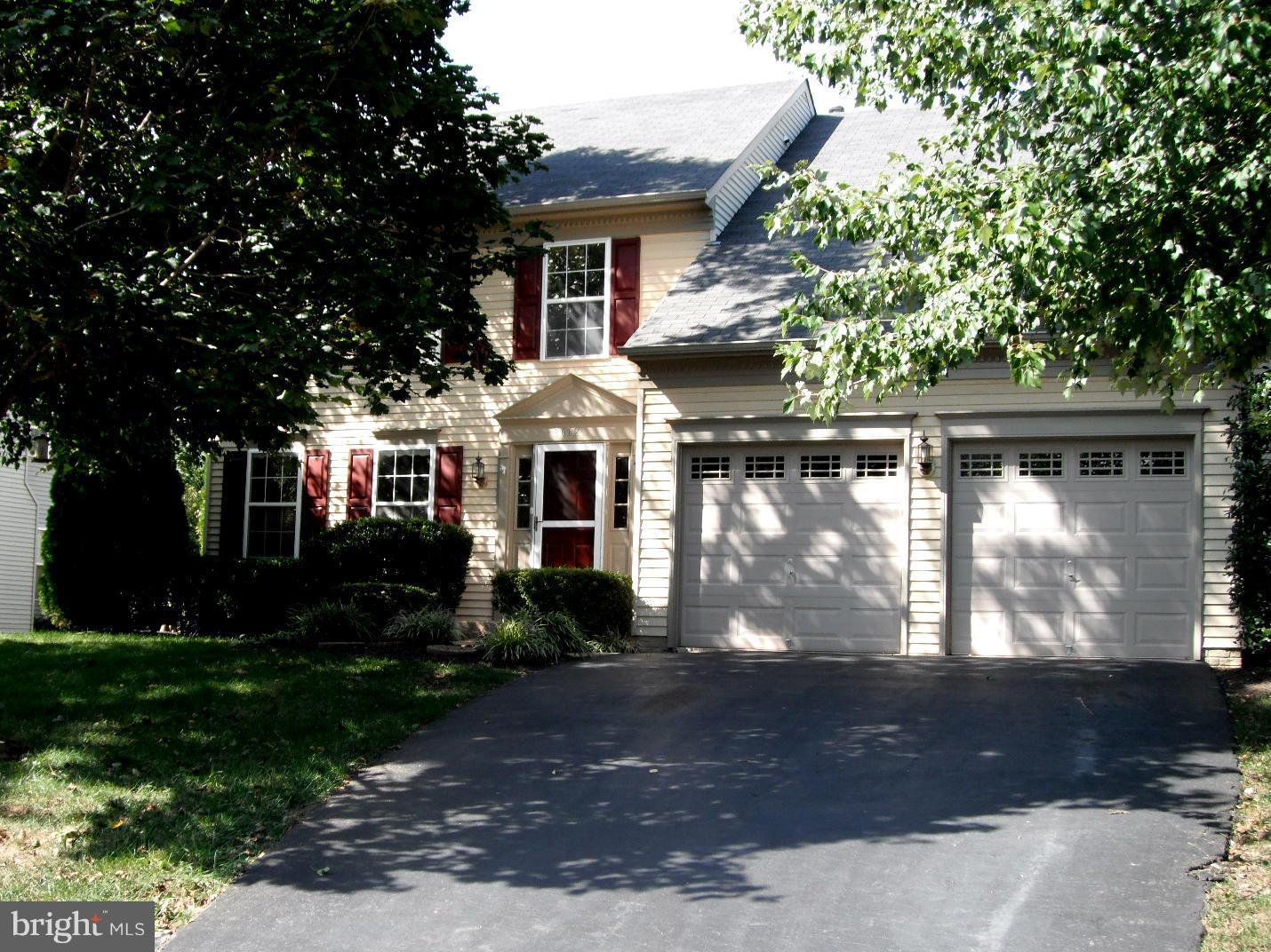 8012 Folkstone Road Manassas, VA 20111 - Photo 1 of 22 Exterior (Front)