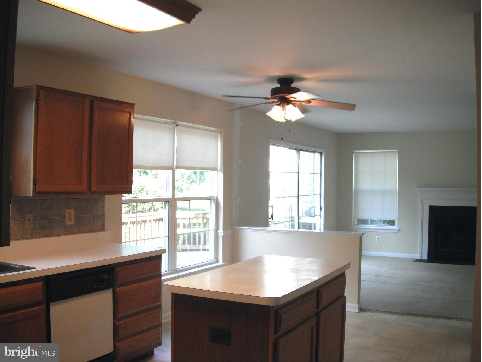 8012 Folkstone Road Manassas, VA 20111 - Photo 3 of 22 Kitchen