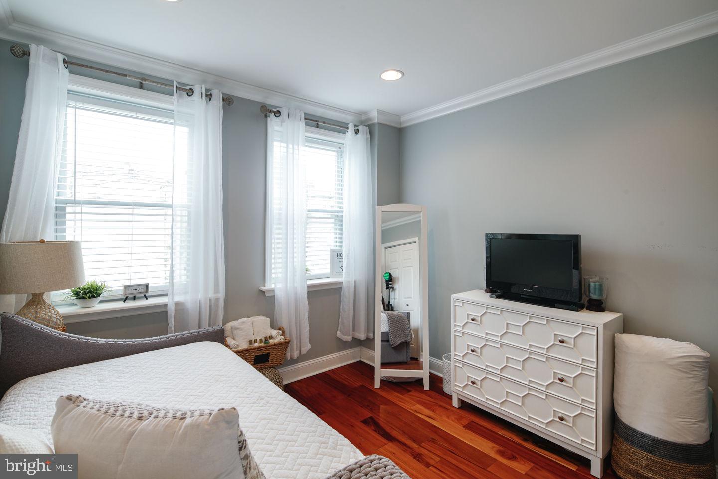 2139 Tasker Street Philadelphia, PA 19145 - Photo 15 of 33