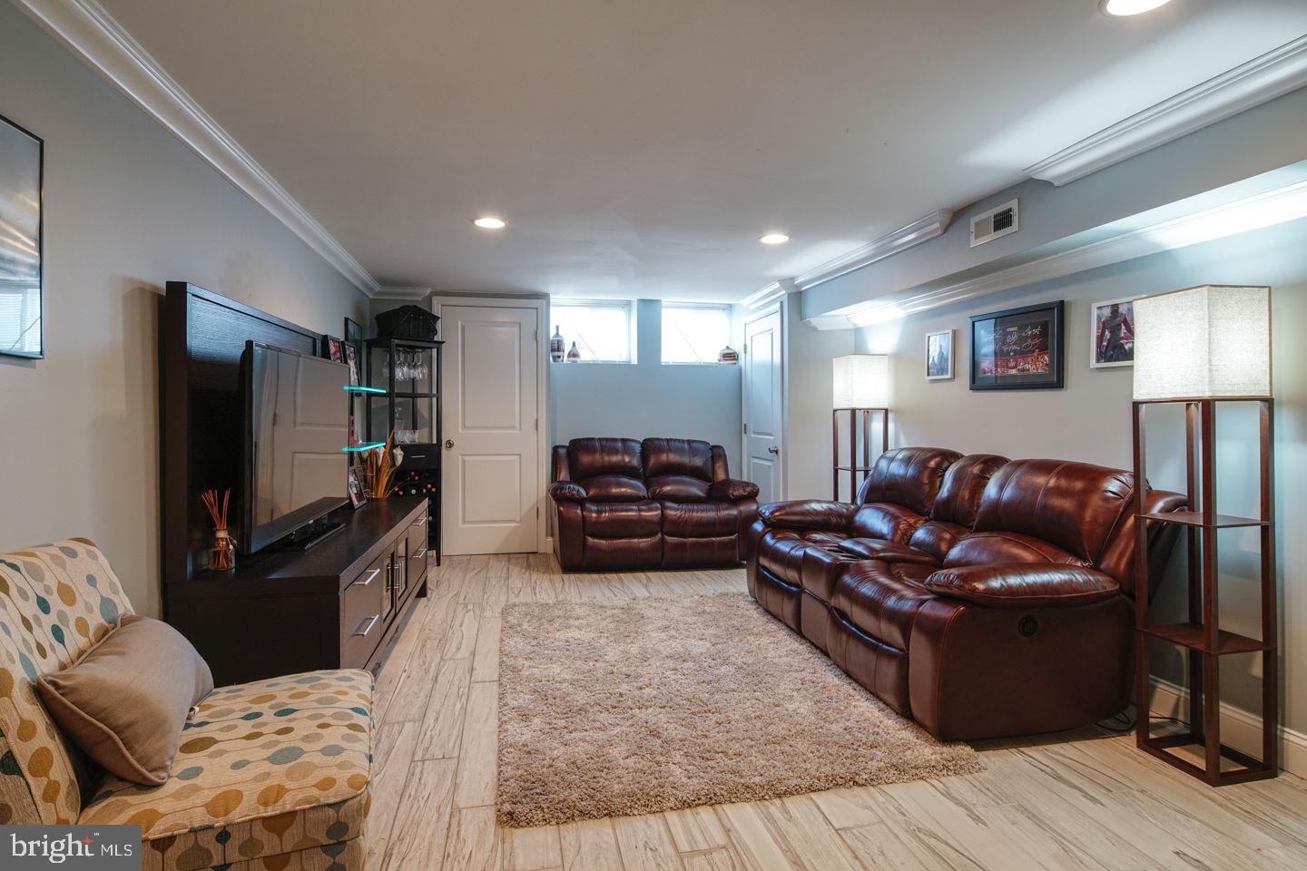 2139 Tasker Street Philadelphia, PA 19145 - Photo 30 of 33