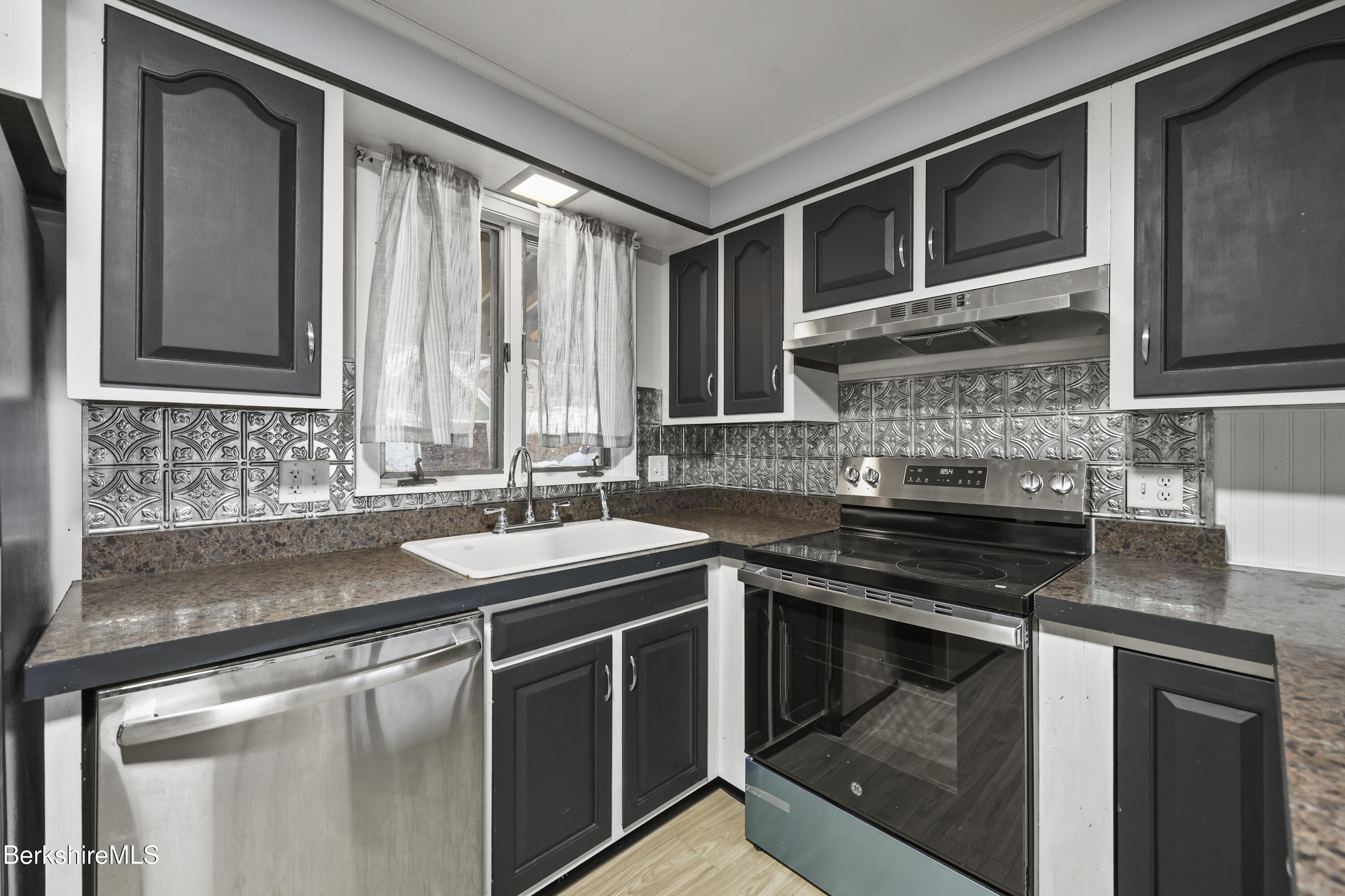 6 Meadow Lane Adams, MA 01220 - Photo 5 of 31 Kitchen