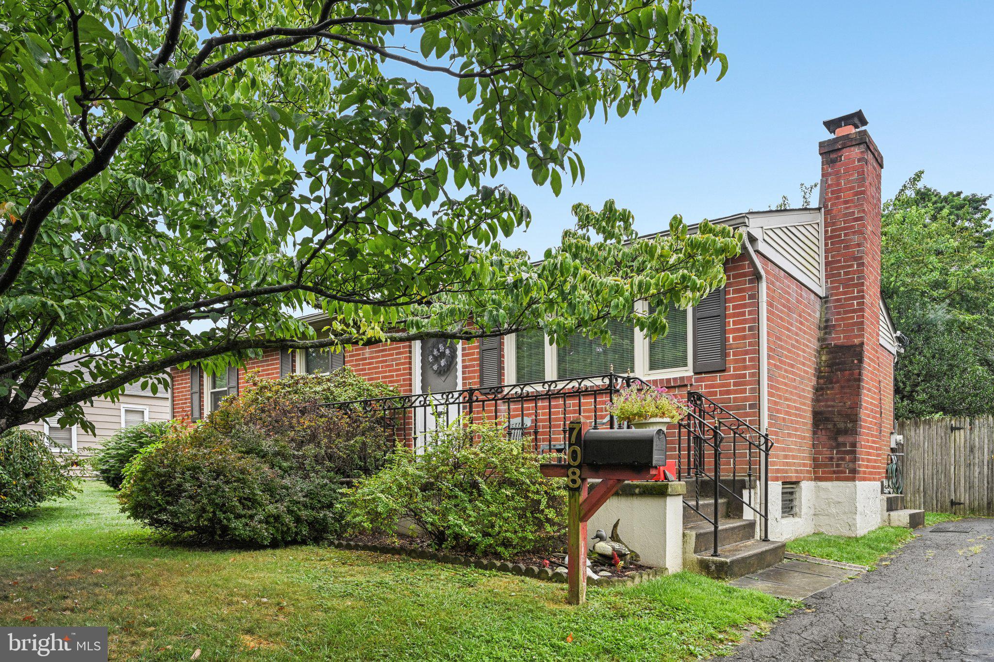 708 Erdman Road Wilmington, DE 19804 - Photo 3 of 37 Gallery Image 3