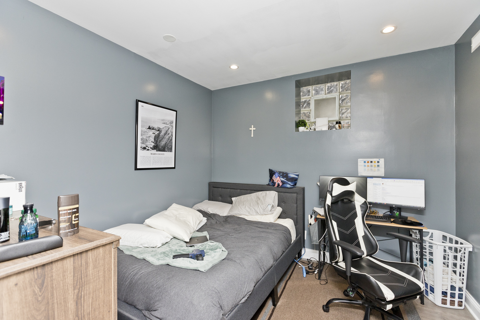 Undisclosed Address Chicago, IL 60614 - Photo 18 of 21 a view of a workspace with furniture