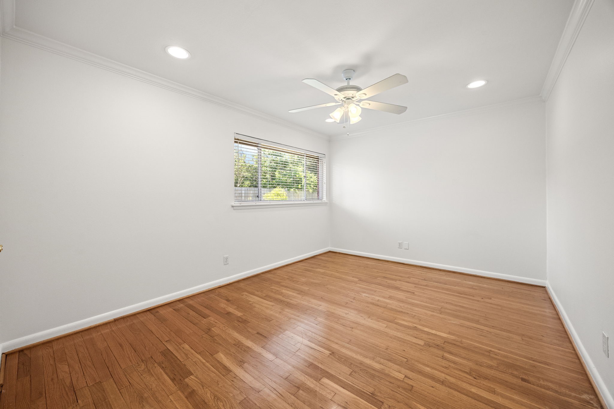 10310 Mayfield Road Houston, TX 77043 - Photo 34 of 49 Large bedroom with ensuite bath was original primary bedroom