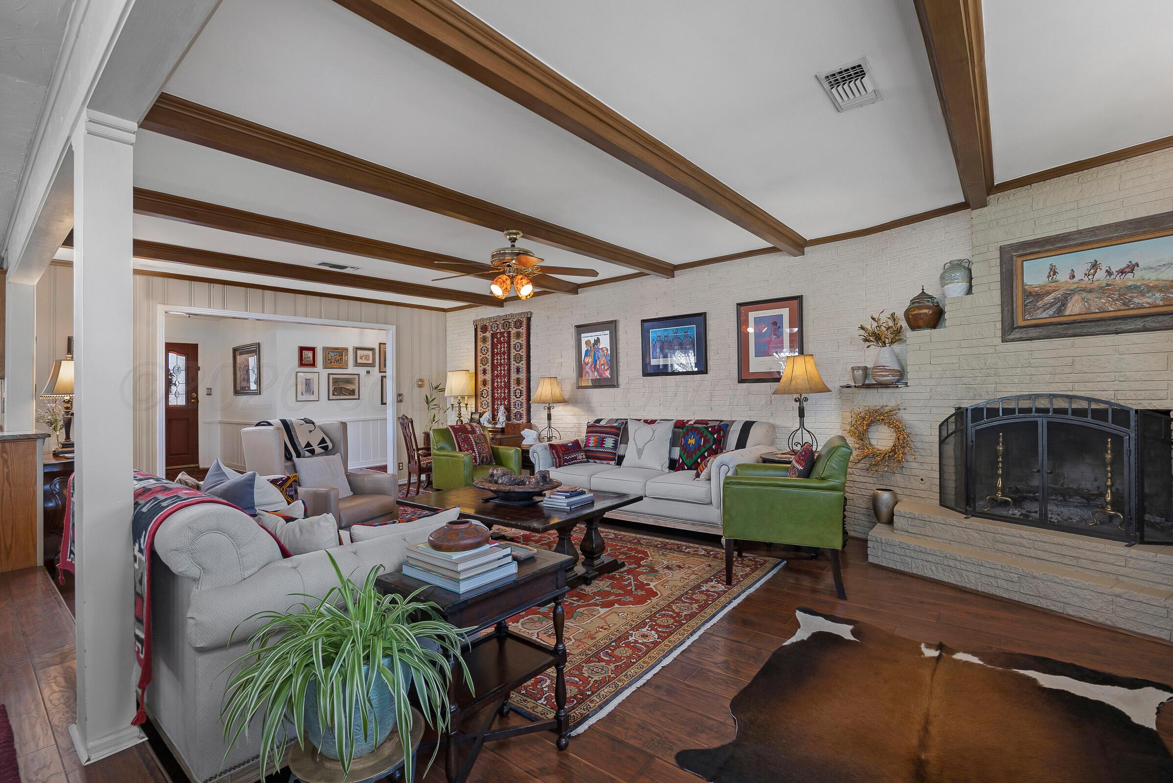 3208 South Rusk Street Amarillo, TX 79109 - Photo 5 of 29 05-Living Room