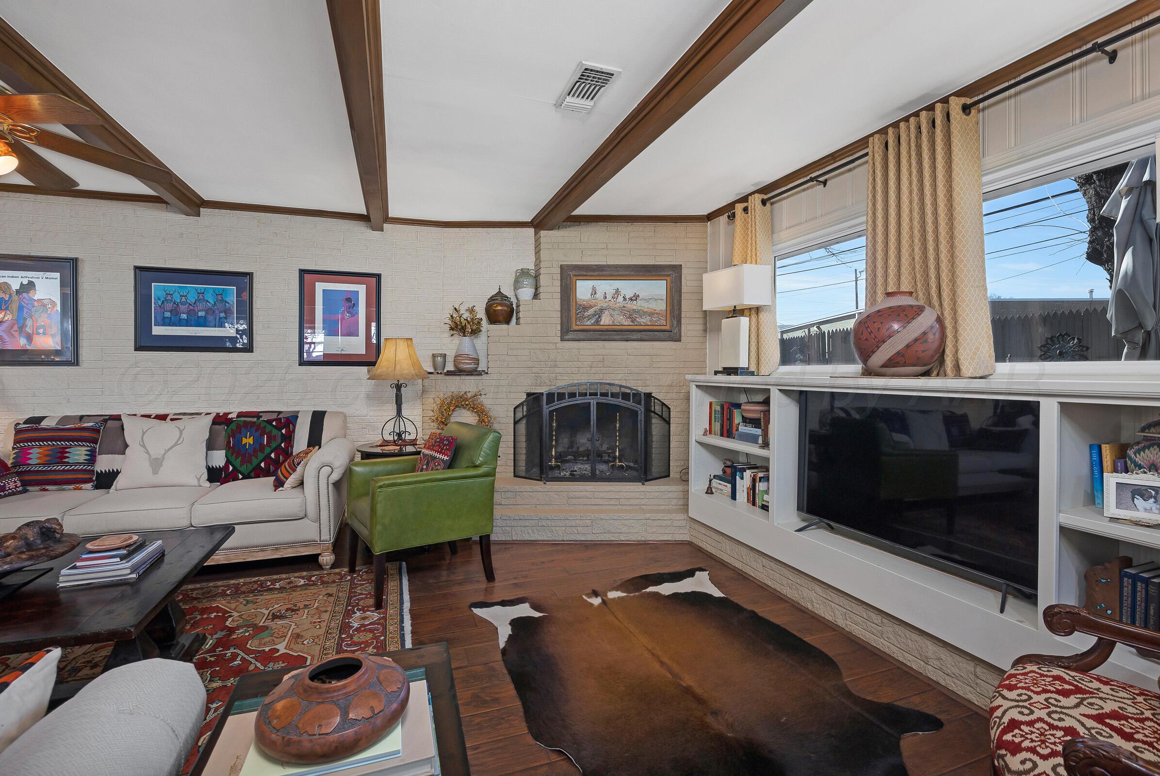 3208 South Rusk Street Amarillo, TX 79109 - Photo 6 of 29 06-Living Room 2