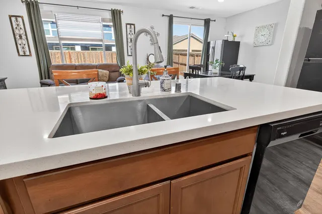 a close view of sink and tap