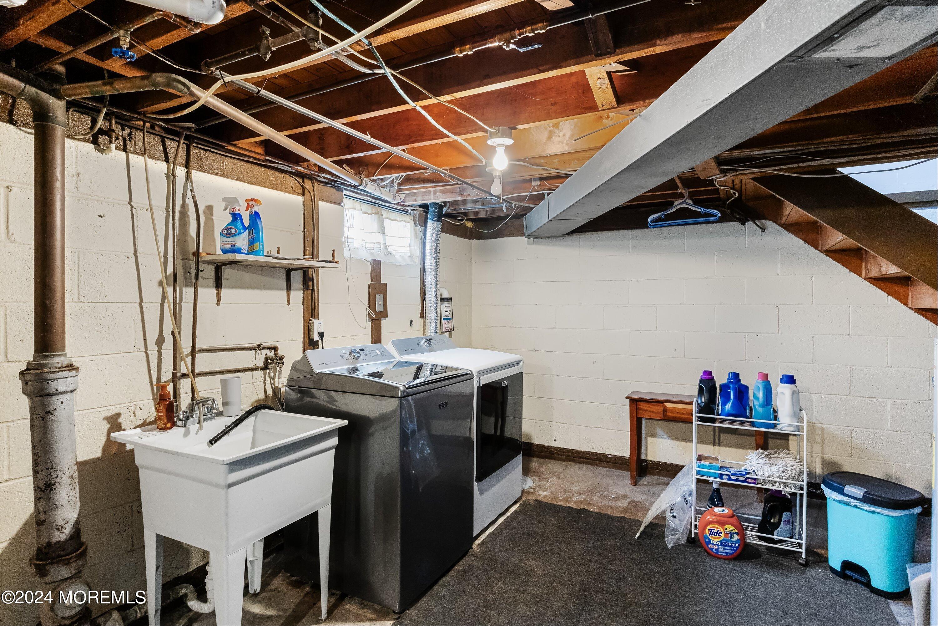 325 Ithaca Avenue Delran, NJ 08075 - Photo 17 of 19 a utility room with dryer and washer