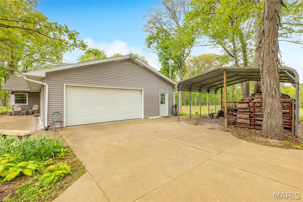 222 Prairietown Road Dorsey, IL 62021 - Photo 3 of 51
