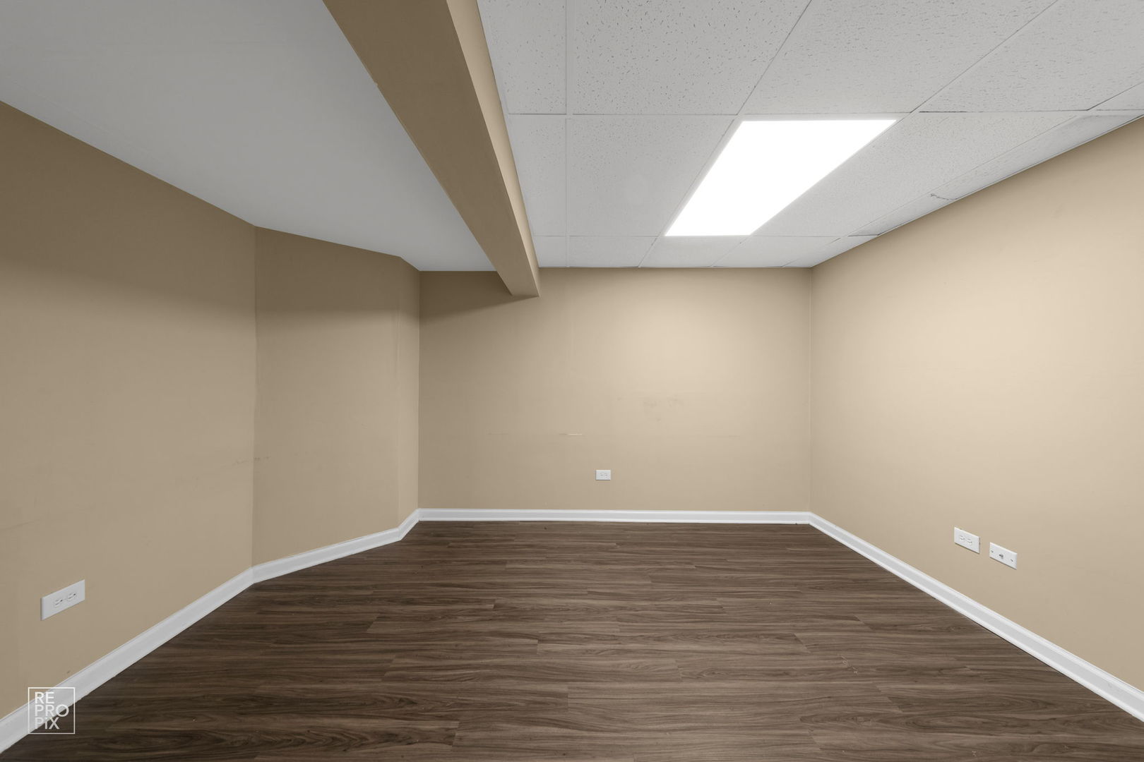 5519 Feather Creek Road Matteson, IL 60443 - Photo 26 of 26 a view of an empty room with wooden floor