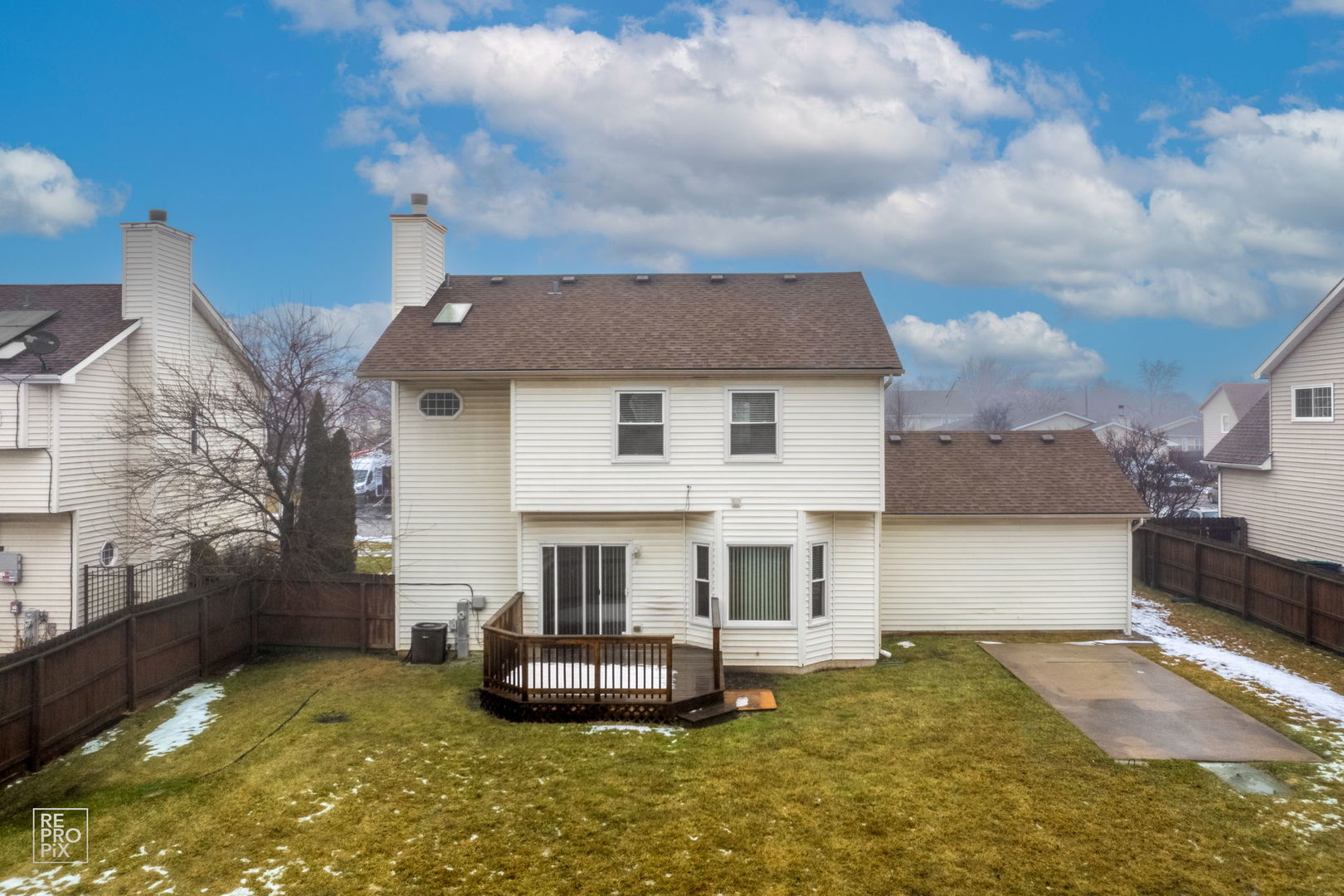 5519 Feather Creek Road Matteson, IL 60443 - Photo 5 of 26 a front view of a house with a garden and yard