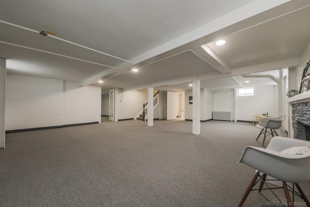 323 Lothrop Road Grosse Pointe, MI 48236 - Photo 33 of 41 31378276-32.JPG