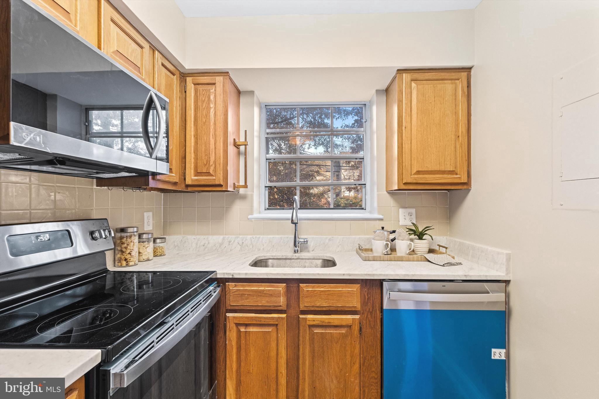 2107 North Scott Street, Unit 67 Arlington, VA 22209 - Photo 9 of 15 Kitchen with new appliances and quartz counters