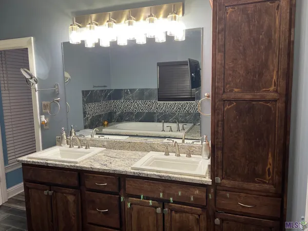 $260,000 | 1353 Cedar Trail Avenue, Zachary, LA 70791
