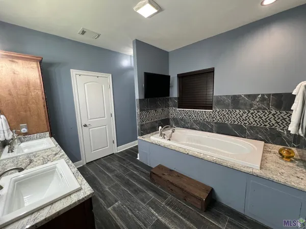 $260,000 | 1353 Cedar Trail Avenue, Zachary, LA 70791