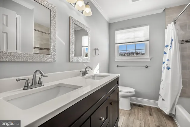 a bathroom with a bath tub